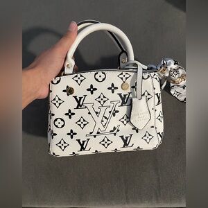 Trendy L-V Bag (Cross Body and Handle Bag)